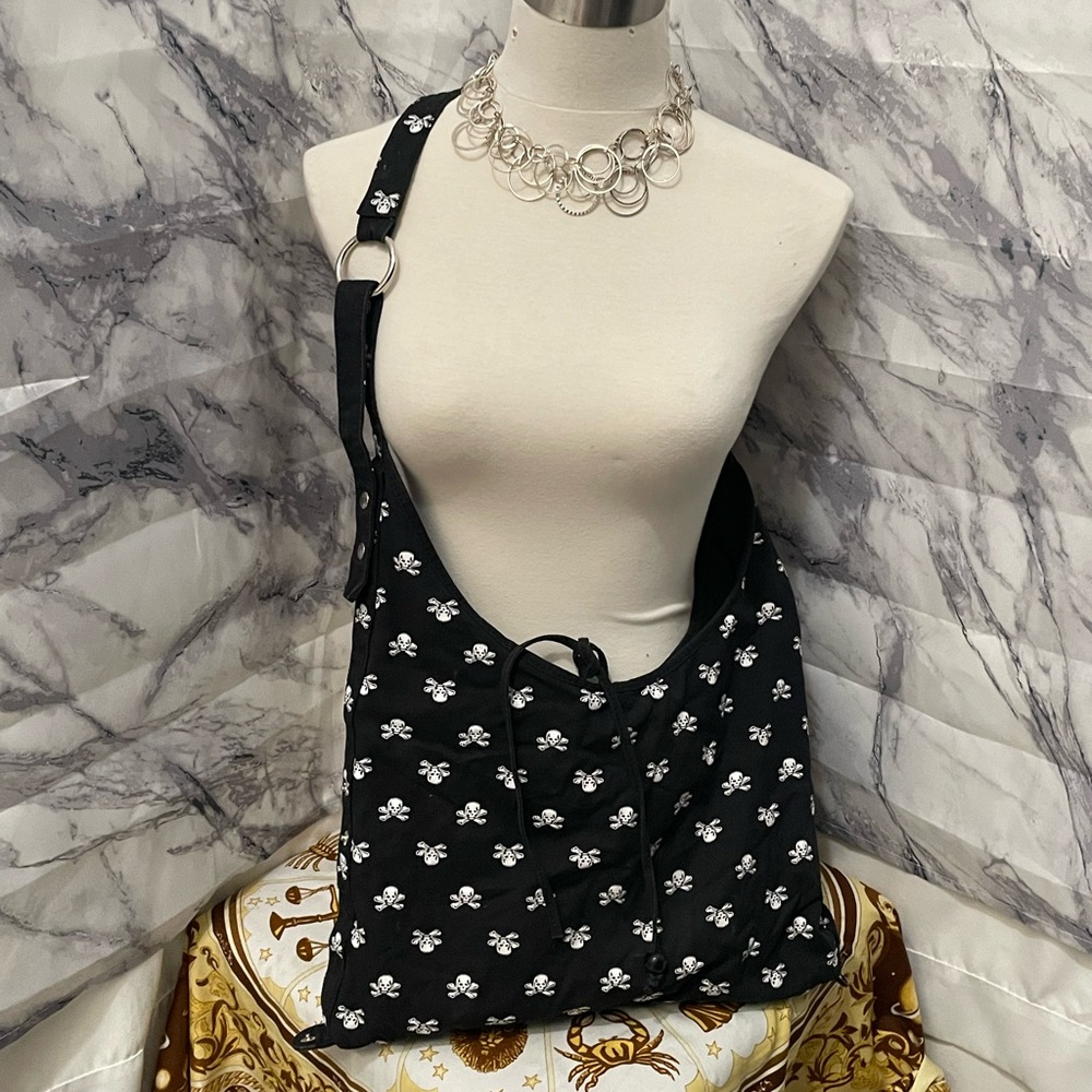 Elegant Black Floral Shoulder Bag